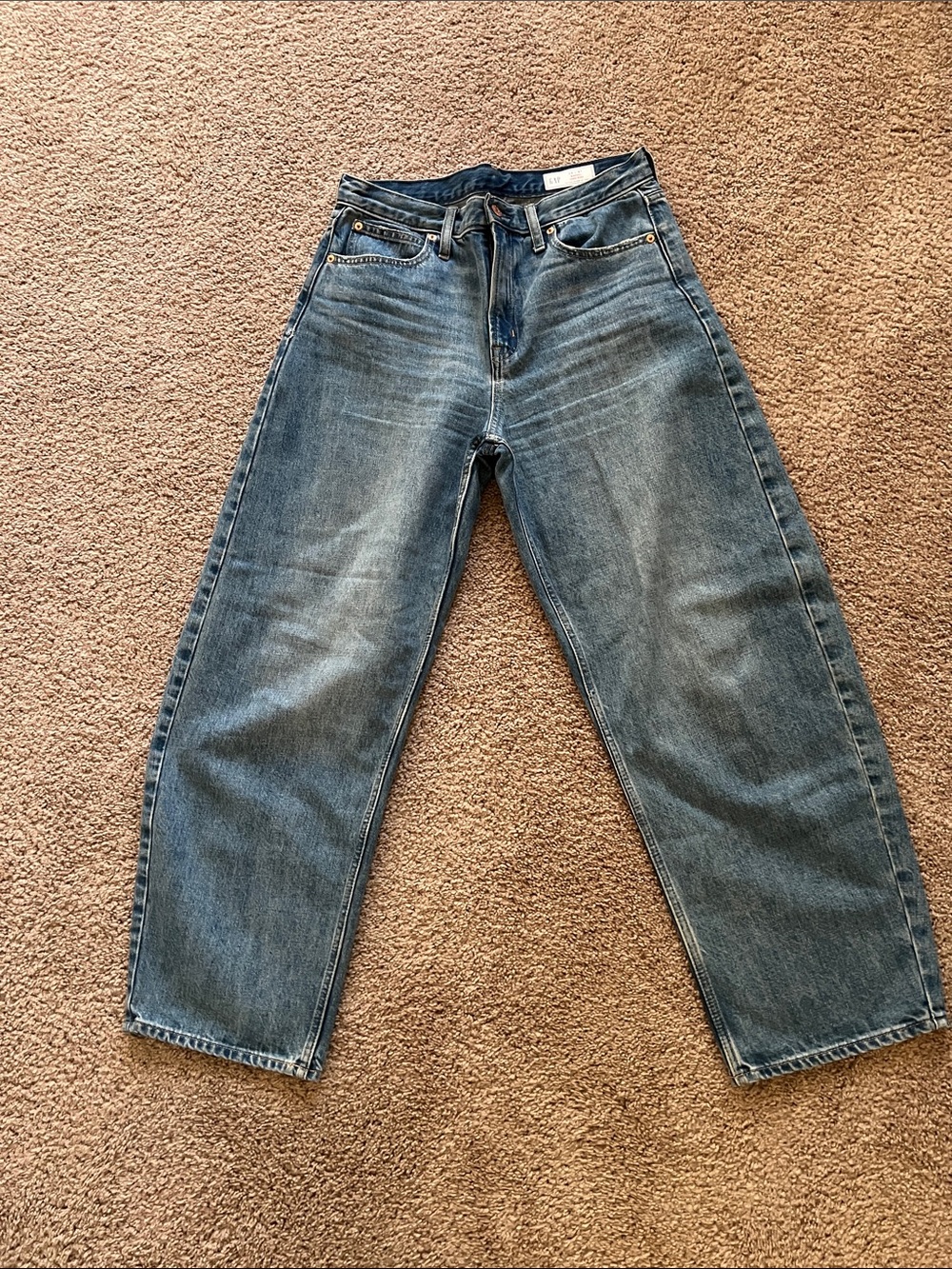 GAP Women's Washed Blue Barrel High Rise Jeans